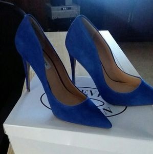 8.5 cobalt blue Steve Madden heels